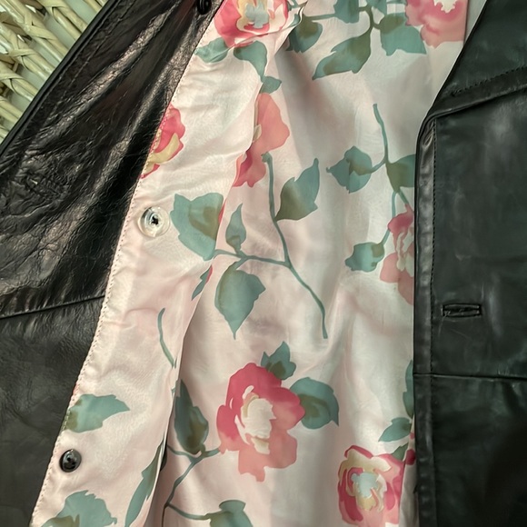 Vintage black mid length button up leather jacket. Size Small - Picture 3 of 6